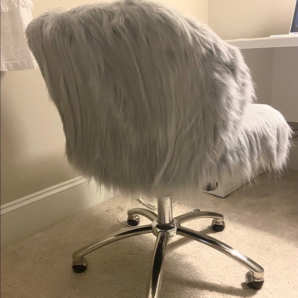 A almost-new pottery barn chair! - Picture 2 of 3